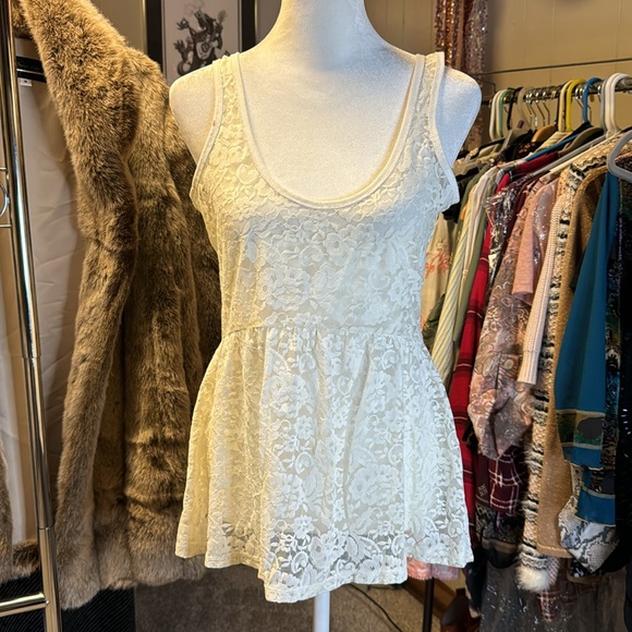 Aeropostale Cream lace stretchy peplum top. Blouse. Size M. EUC - Picture 2 of 6